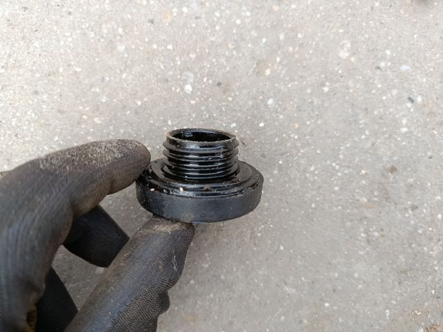 bontott SUZUKI WAGON R PLUS Olajbeöntő Sapka