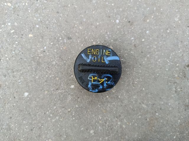 bontott SUZUKI WAGON R PLUS Olajbeöntő Sapka