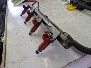 bontott SUZUKI WAGON R PLUS Porlasztó Sor / Híd