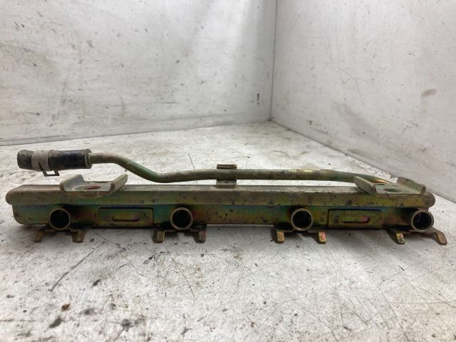 bontott SUZUKI WAGON R PLUS Porlasztó Sor / Híd