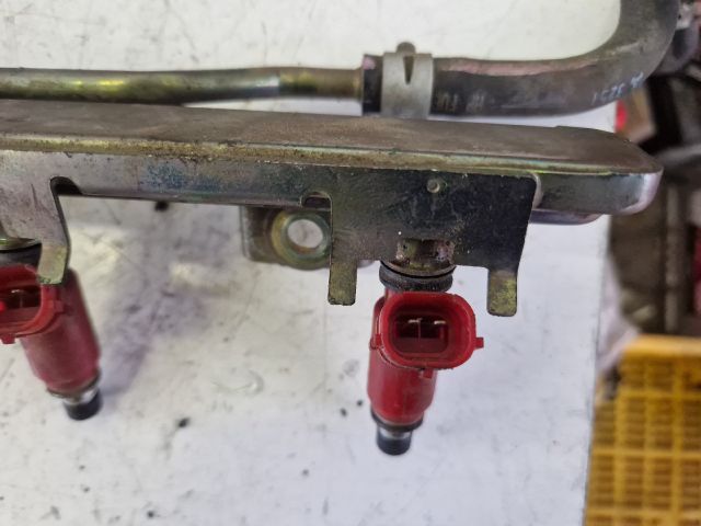 bontott SUZUKI WAGON R PLUS Porlasztó Sor / Híd