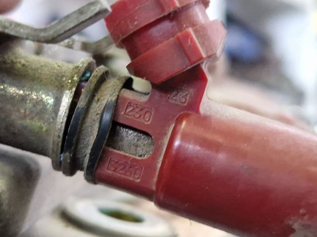 bontott SUZUKI WAGON R PLUS Porlasztó Sor / Híd