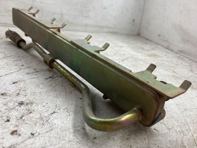 bontott SUZUKI WAGON R PLUS Porlasztó Sor / Híd