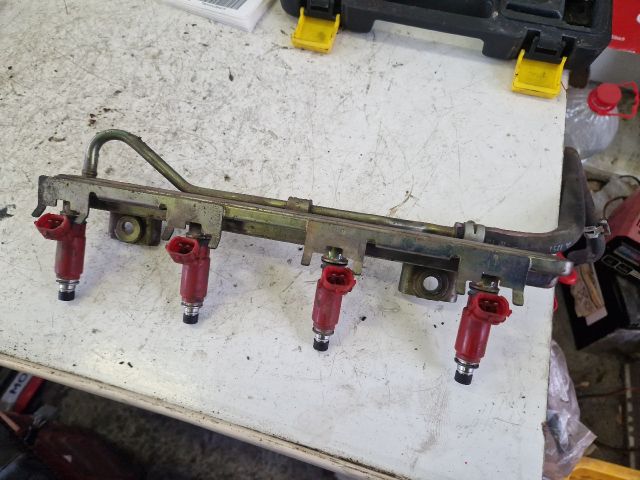 bontott SUZUKI WAGON R PLUS Porlasztó Sor / Híd