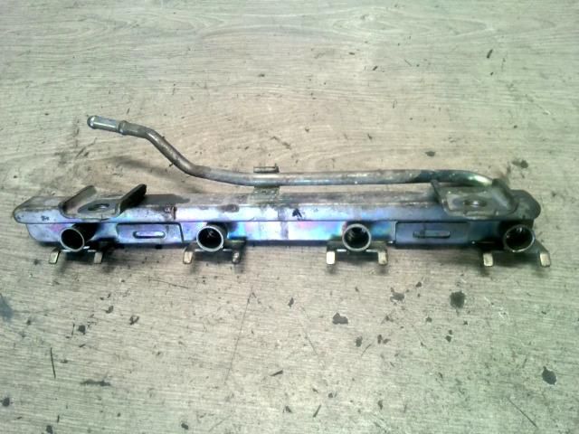 bontott SUZUKI WAGON R PLUS Porlasztó Sor / Híd