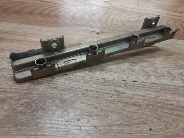 bontott SUZUKI WAGON R PLUS Porlasztó Sor / Híd