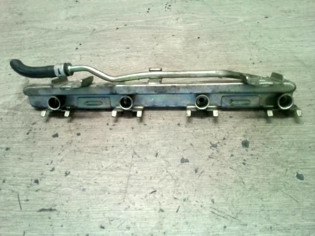 bontott SUZUKI WAGON R PLUS Porlasztó Sor / Híd