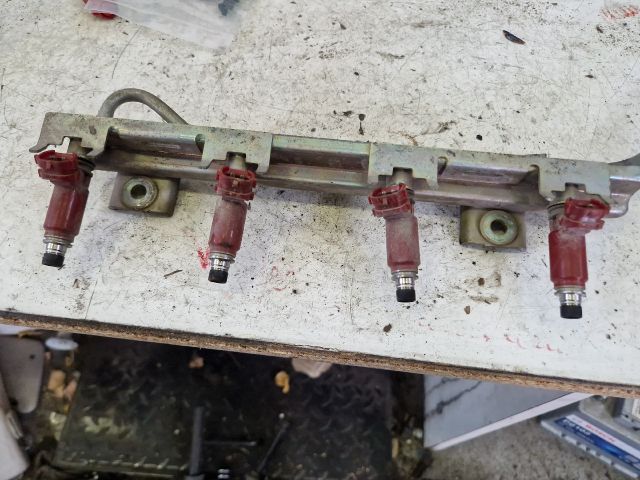 bontott SUZUKI WAGON R PLUS Porlasztó Sor / Híd