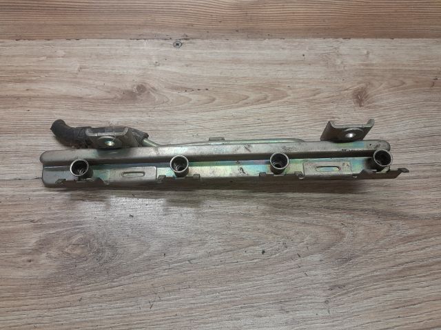 bontott SUZUKI WAGON R PLUS Porlasztó Sor / Híd