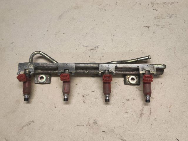 bontott SUZUKI WAGON R PLUS Porlasztó Sor / Híd