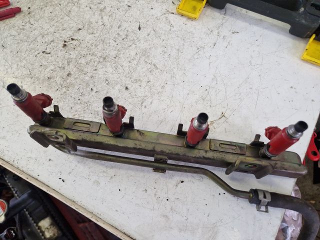 bontott SUZUKI WAGON R PLUS Porlasztó Sor / Híd