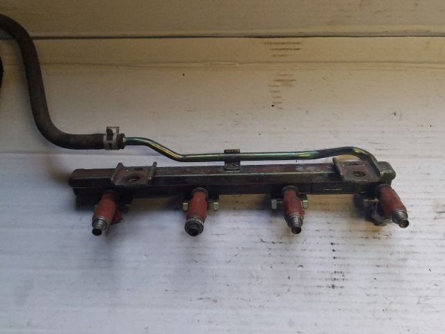 bontott SUZUKI WAGON R PLUS Porlasztó Sor / Híd