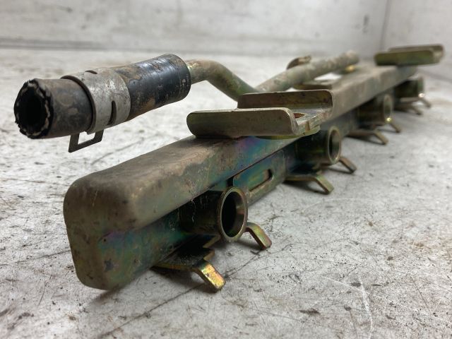 bontott SUZUKI WAGON R PLUS Porlasztó Sor / Híd