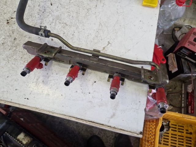 bontott SUZUKI WAGON R PLUS Porlasztó Sor / Híd