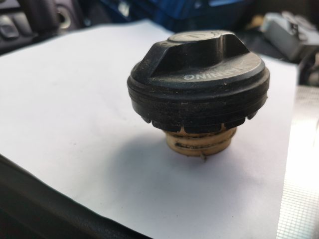 bontott SUZUKI WAGON R PLUS Tanksapka