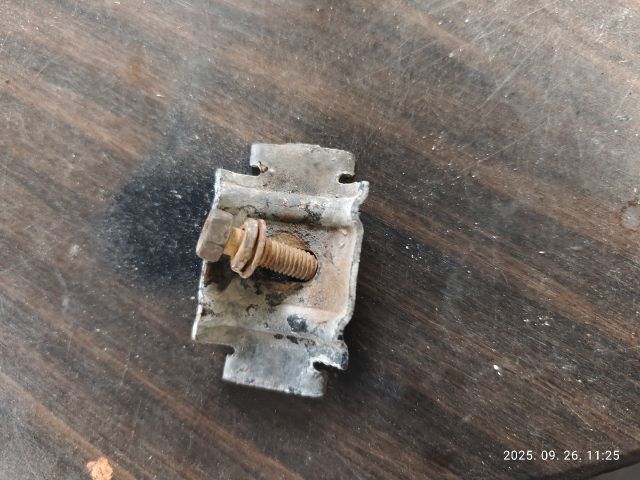 bontott SUZUKI WAGON R PLUS Akkumulátor Leszorító