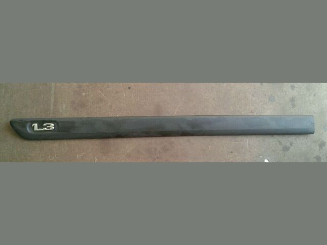 bontott SUZUKI WAGON R PLUS Bal első Ajtó Díszléc