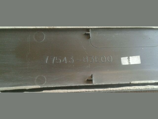 bontott SUZUKI WAGON R PLUS Bal első Ajtó Díszléc