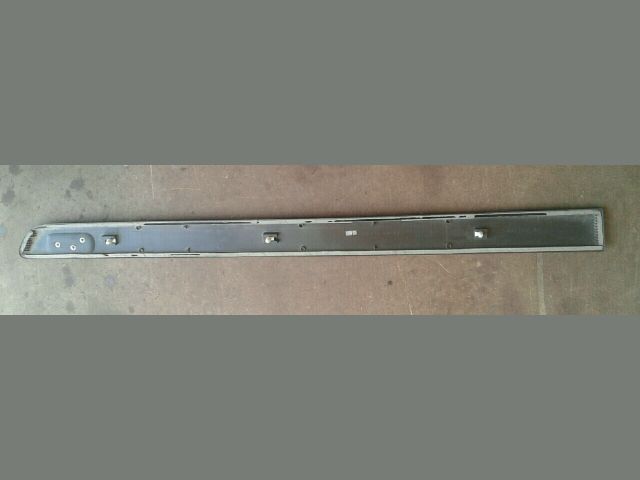 bontott SUZUKI WAGON R PLUS Bal első Ajtó Díszléc