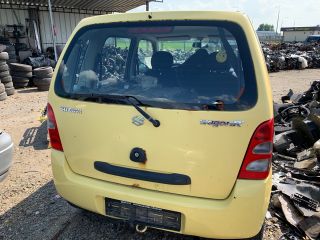 bontott SUZUKI WAGON R PLUS Bal első Dobbetét (Kerékjárati, Műanyag)