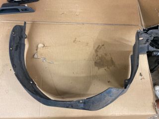 bontott SUZUKI WAGON R PLUS Bal első Első Dobbetét (Kerékjárati, Műanyag)