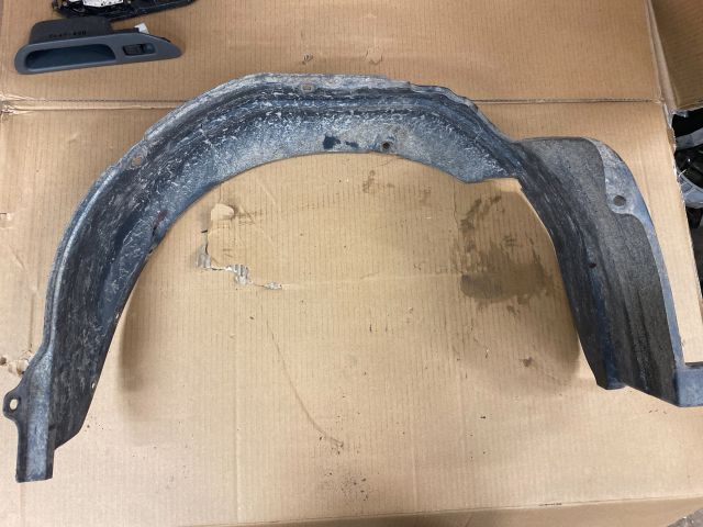 bontott SUZUKI WAGON R PLUS Bal első Első Dobbetét (Kerékjárati, Műanyag)