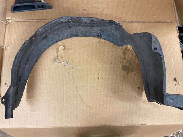 bontott SUZUKI WAGON R PLUS Bal első Első Dobbetét (Kerékjárati, Műanyag)