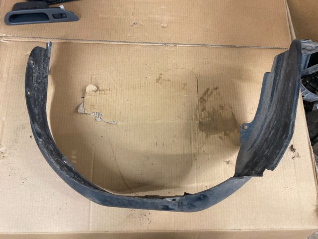 bontott SUZUKI WAGON R PLUS Bal első Első Dobbetét (Kerékjárati, Műanyag)