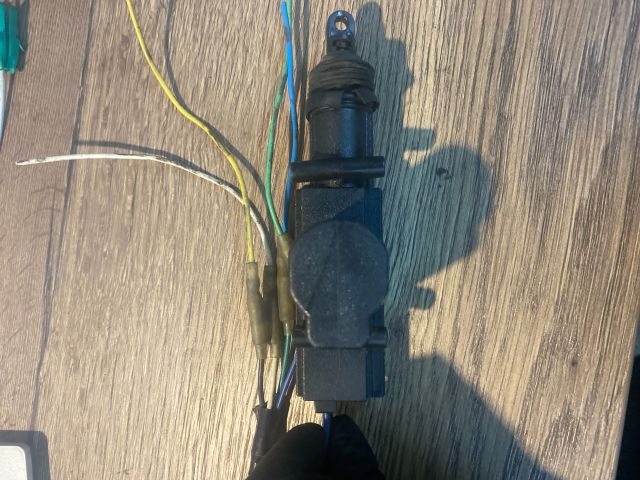 bontott SUZUKI WAGON R PLUS Bal első Központizár Motor