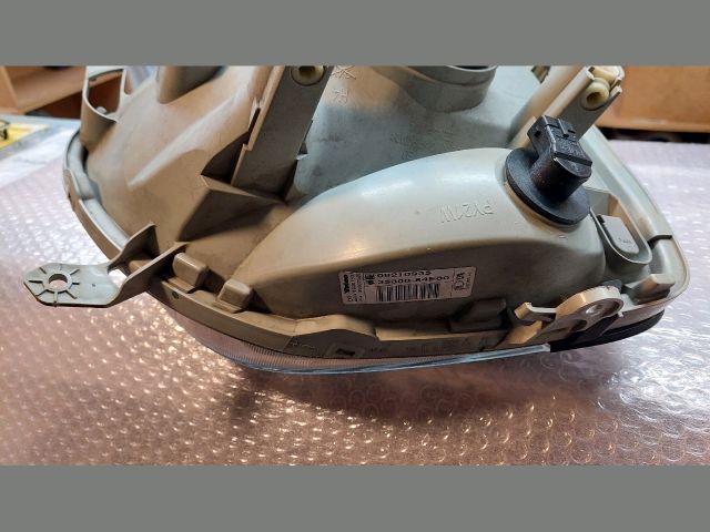 bontott SUZUKI WAGON R PLUS Bal Fényszóró