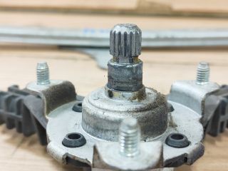 bontott SUZUKI WAGON R PLUS Bal hátsó Ablakemelő Szerkezet (Mechanikus)