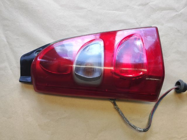 bontott SUZUKI WAGON R PLUS Bal Hátsó Lámpa