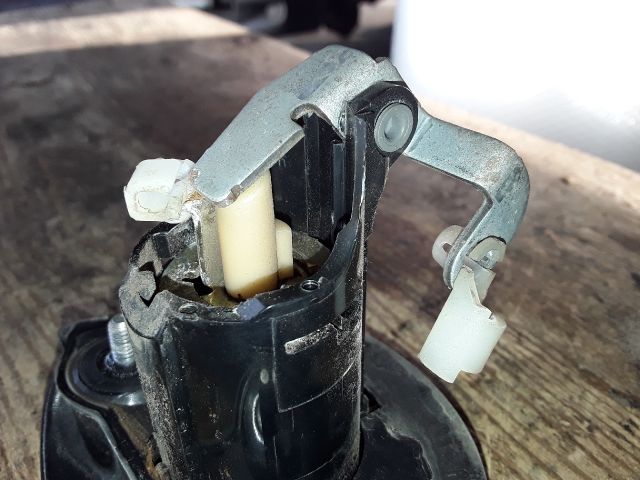 bontott SUZUKI WAGON R PLUS Csomagtérajtó Kilincs