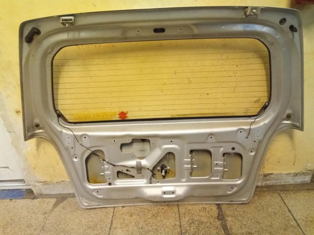 bontott SUZUKI WAGON R PLUS Csomagtérajtó (Üres lemez)