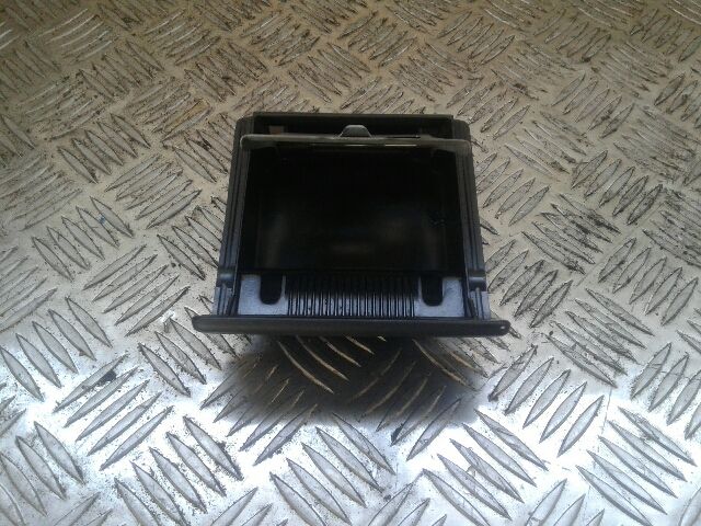 bontott SUZUKI WAGON R PLUS Első Hamutartó