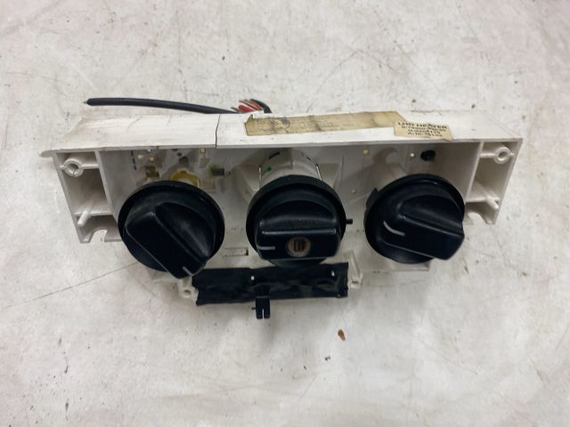 bontott SUZUKI WAGON R PLUS Fűtéskapcsoló (Nem klímás)