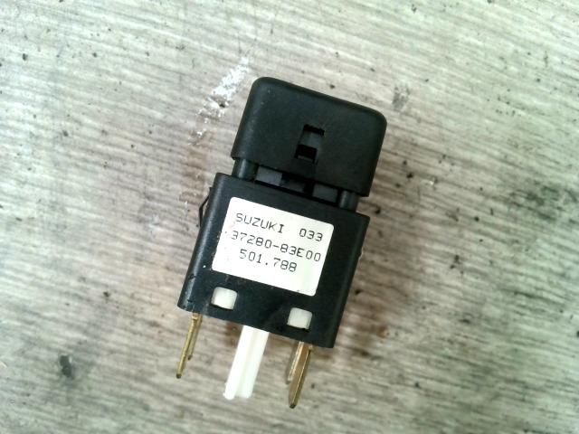 bontott SUZUKI WAGON R PLUS Hátsó Ködzárófény Kapcsoló