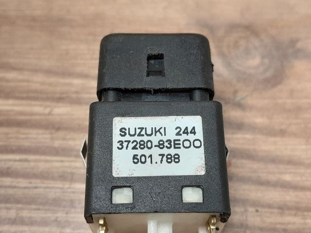 bontott SUZUKI WAGON R PLUS Hátsó Ködzárófény Kapcsoló