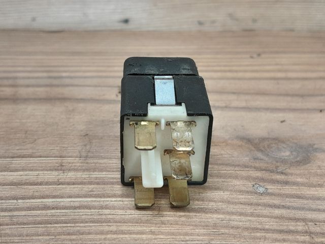 bontott SUZUKI WAGON R PLUS Hátsó Ködzárófény Kapcsoló