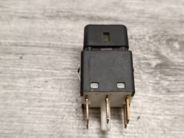 bontott SUZUKI WAGON R PLUS Hátsó Ködzárófény Kapcsoló