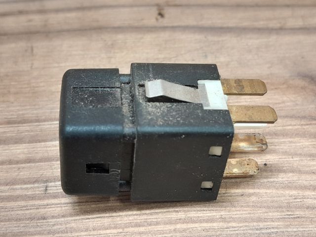 bontott SUZUKI WAGON R PLUS Hátsó Ködzárófény Kapcsoló