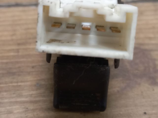 bontott SUZUKI WAGON R PLUS Jobb első Ablakemelő Kapcsoló