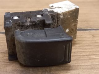 bontott SUZUKI WAGON R PLUS Jobb első Ablakemelő Kapcsoló