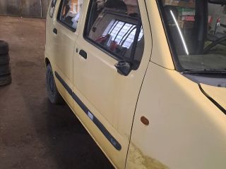bontott SUZUKI WAGON R PLUS Jobb első Dobbetét (Kerékjárati, Műanyag)