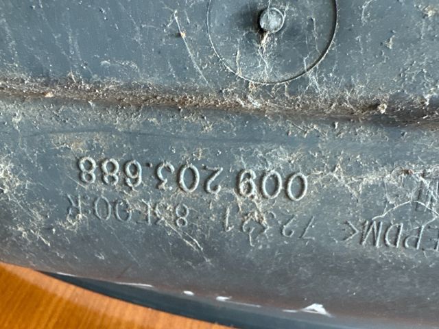 bontott SUZUKI WAGON R PLUS Jobb első Dobbetét (Kerékjárati, Műanyag)