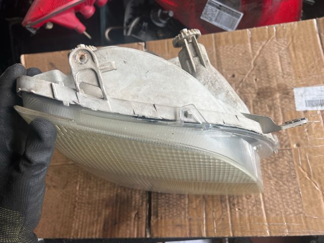 bontott SUZUKI WAGON R PLUS Jobb Fényszóró