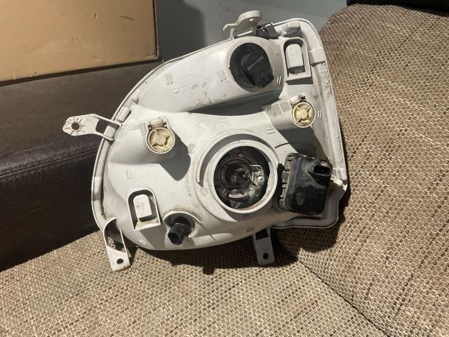 bontott SUZUKI WAGON R PLUS Jobb Fényszóró