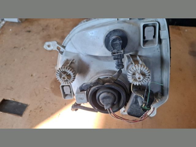 bontott SUZUKI WAGON R PLUS Jobb Fényszóró