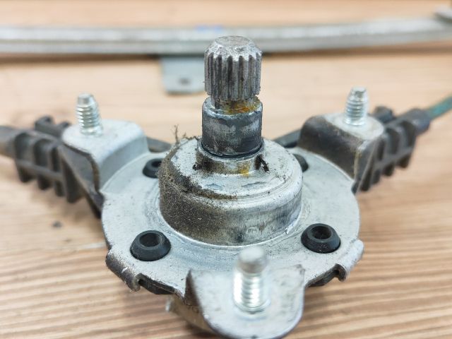 bontott SUZUKI WAGON R PLUS Jobb hátsó Ablakemelő Szerkezet (Mechanikus)