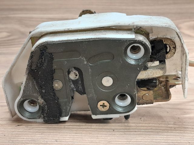 bontott SUZUKI WAGON R PLUS Jobb hátsó Ajtózár